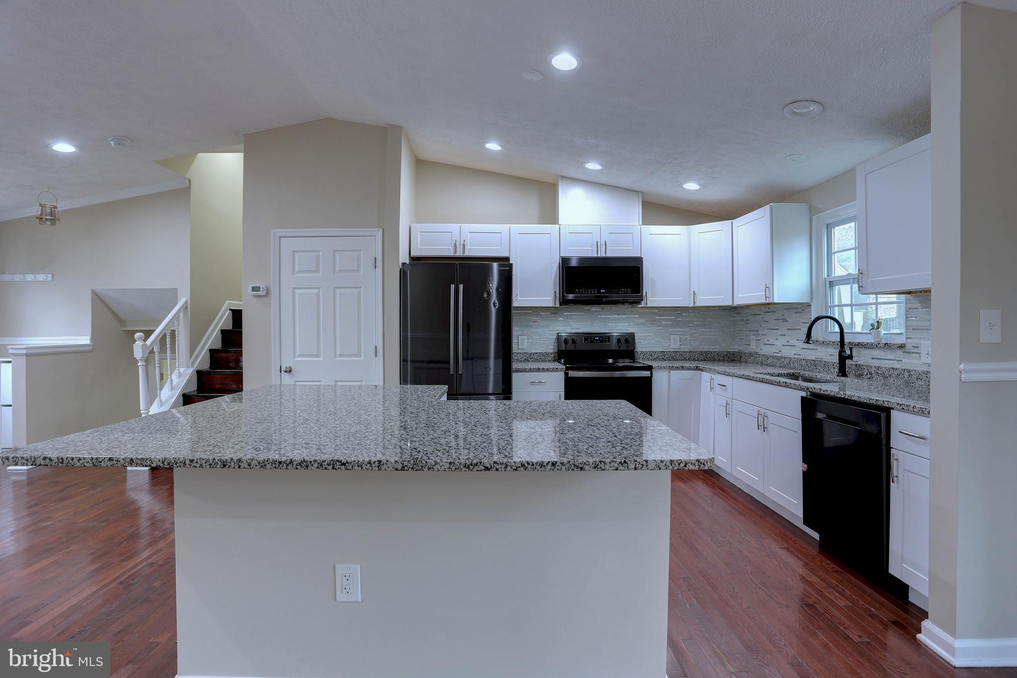 Real estate listing preview #6