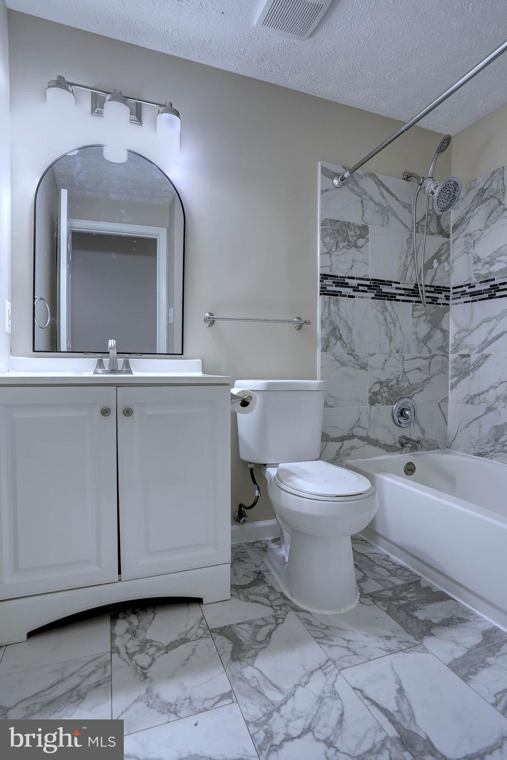 Real estate listing preview #12