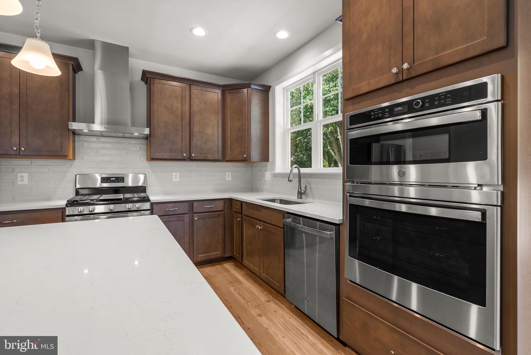 Real estate listing preview #14