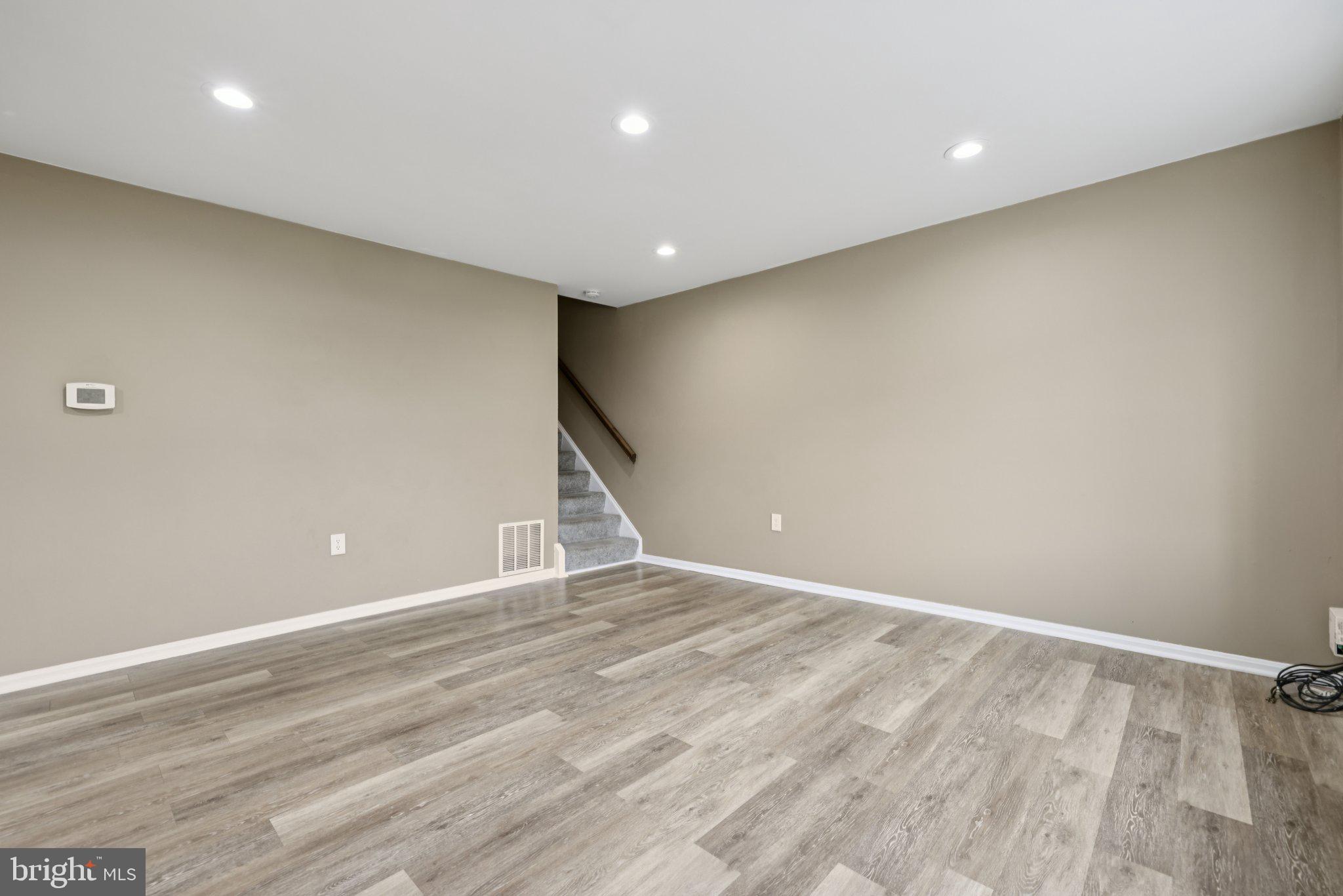 Real estate listing preview #11