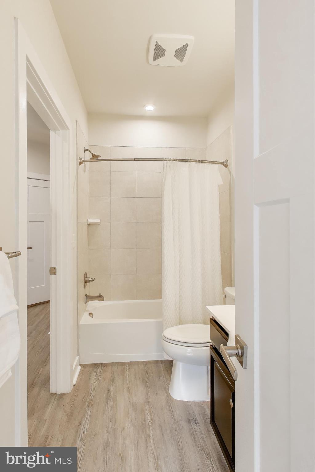 Real estate listing preview #24