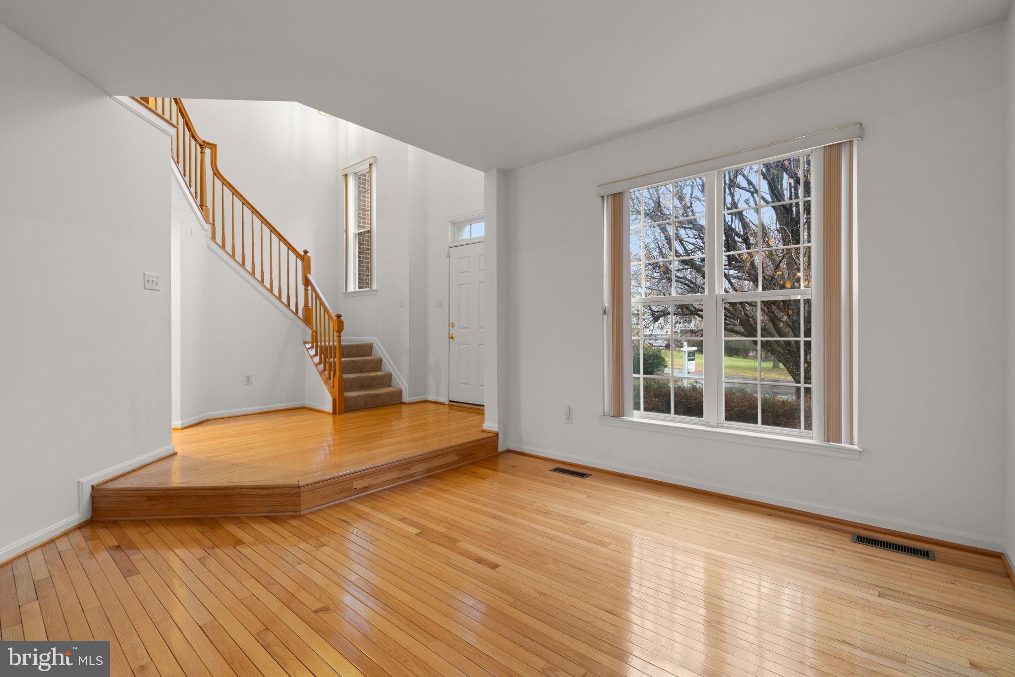 Real estate listing preview #2