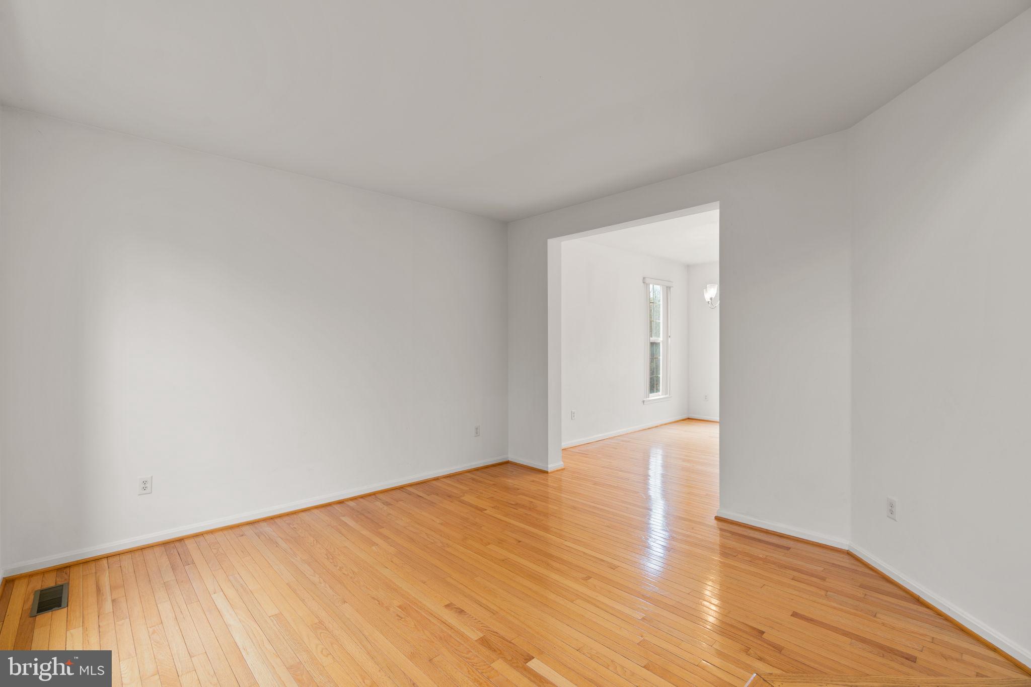 Real estate listing preview #3