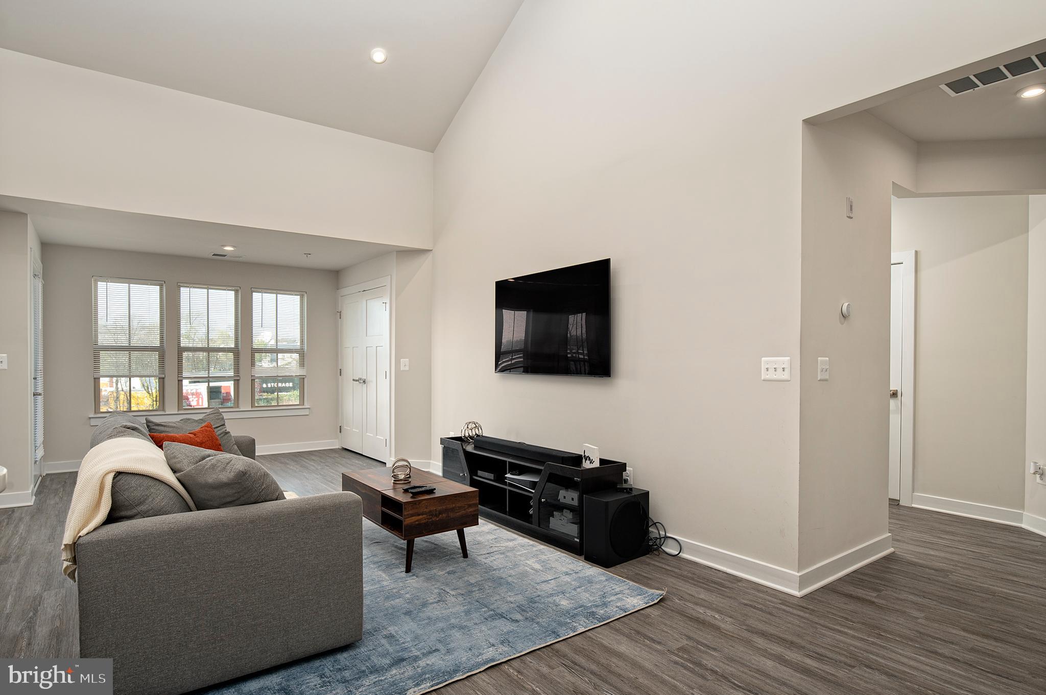 Real estate listing preview #6