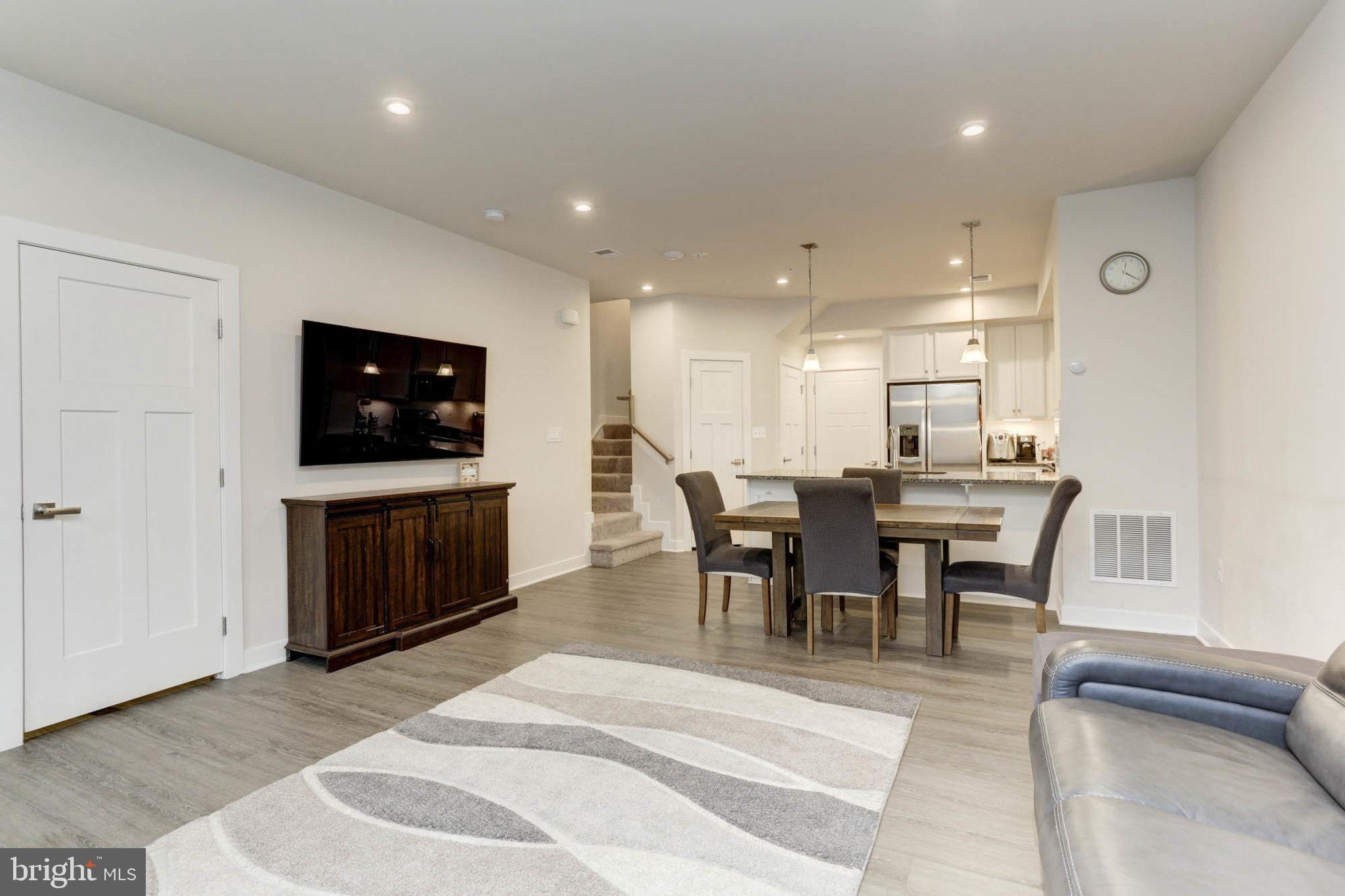 Real estate listing preview #6