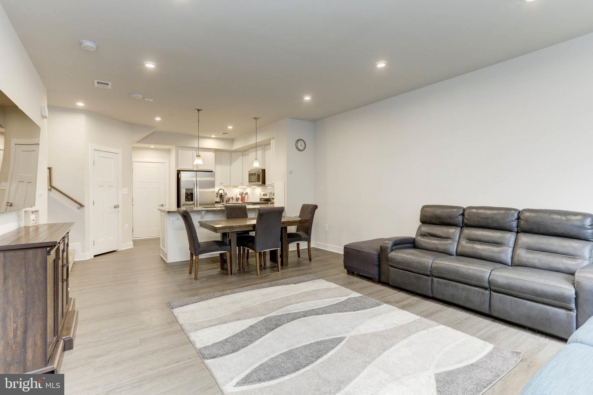 Real estate listing preview #4