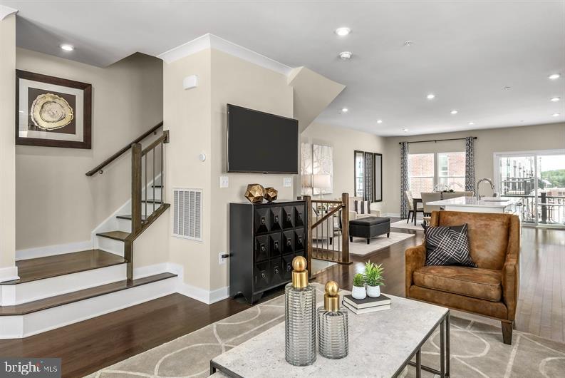 Real estate listing preview #6