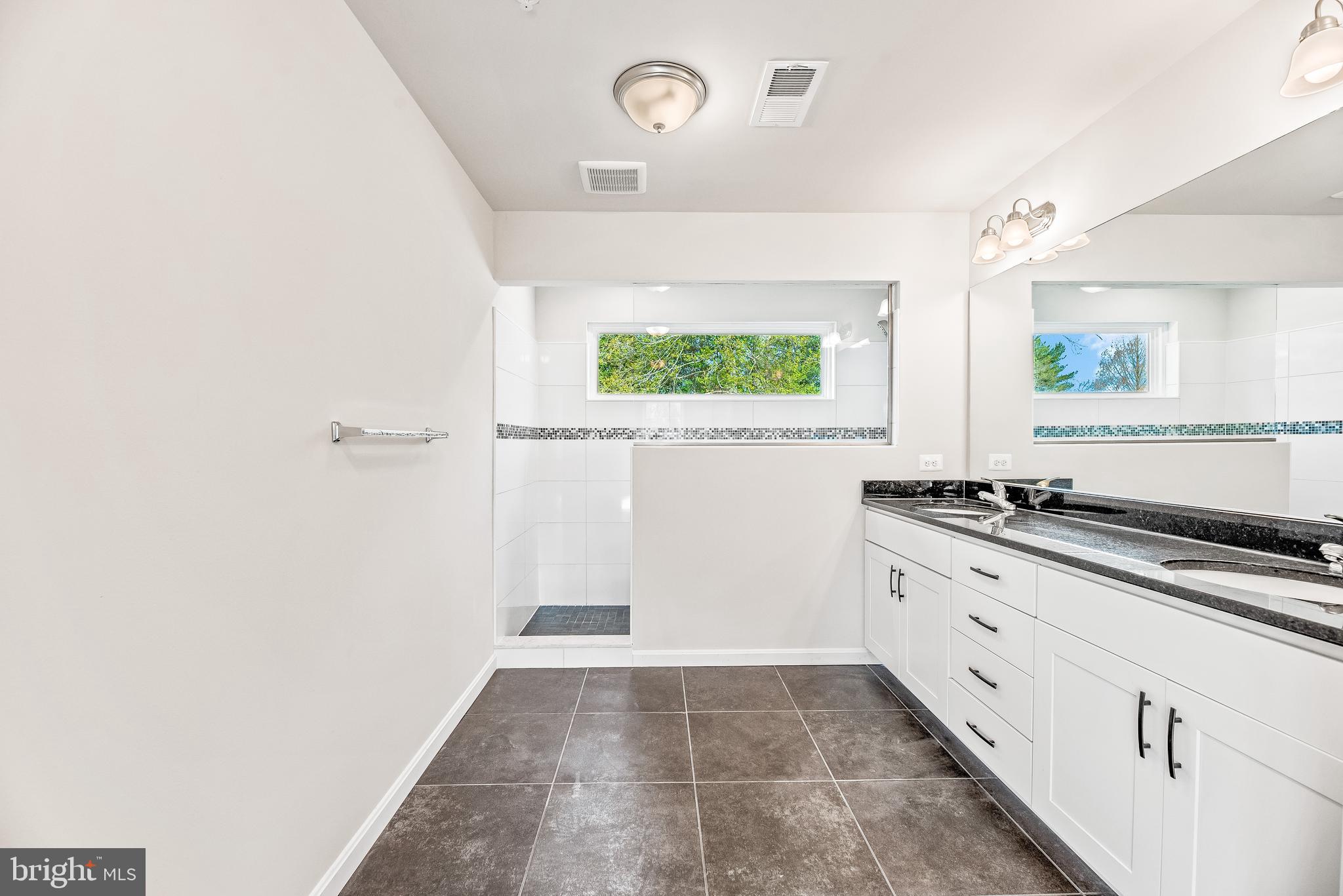 Real estate listing preview #24