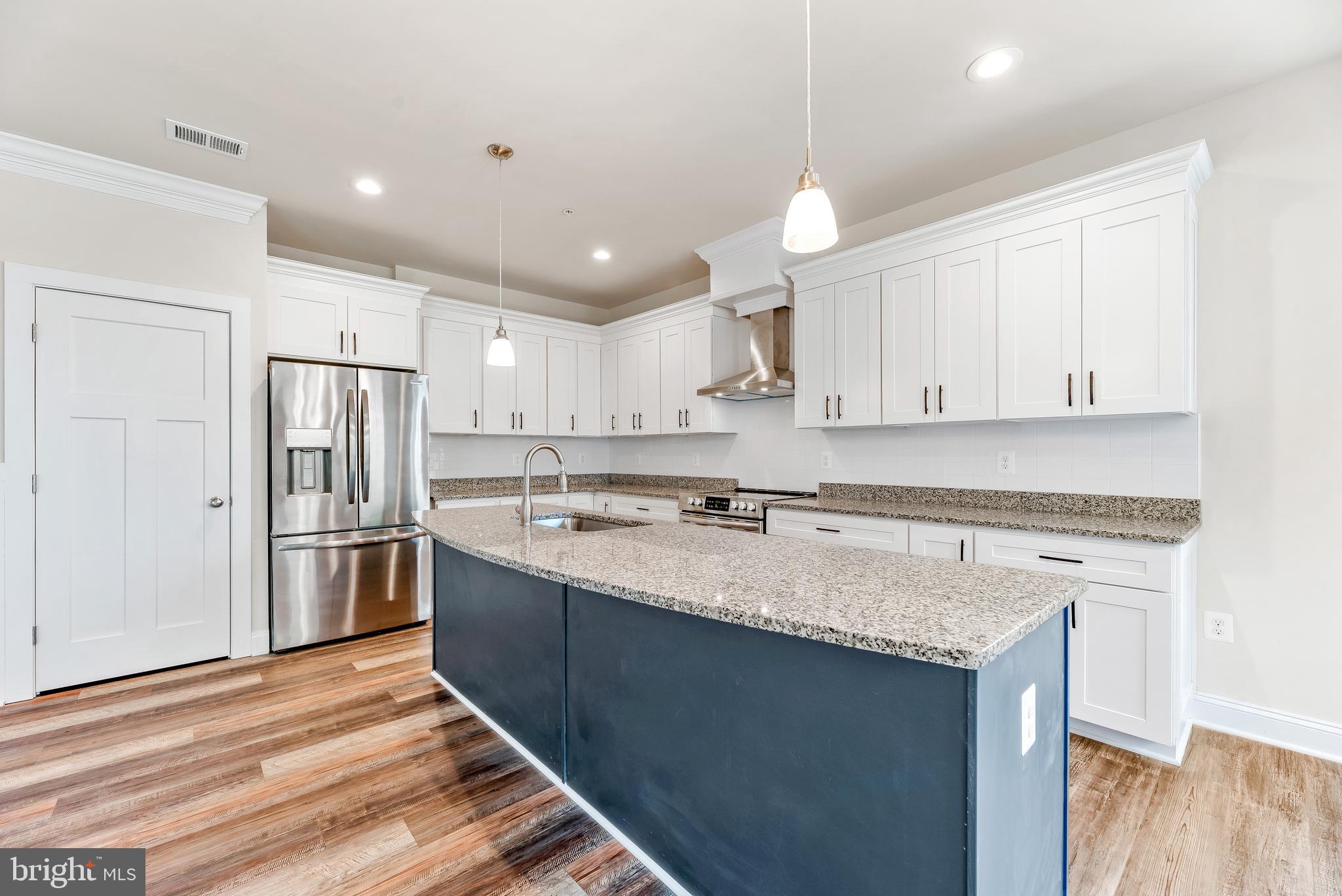 Real estate listing preview #12