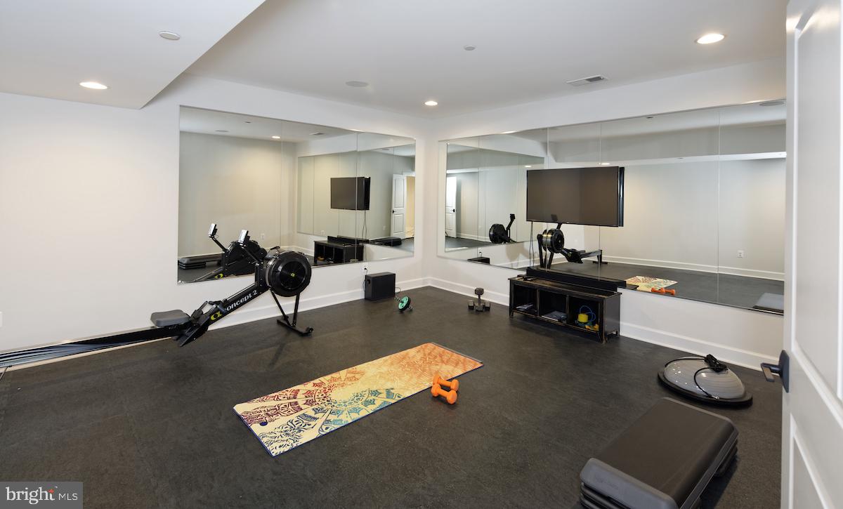 Real estate listing preview #18