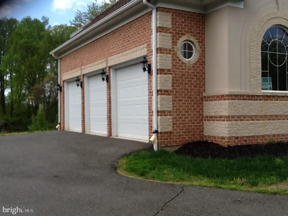 Real estate listing preview #3