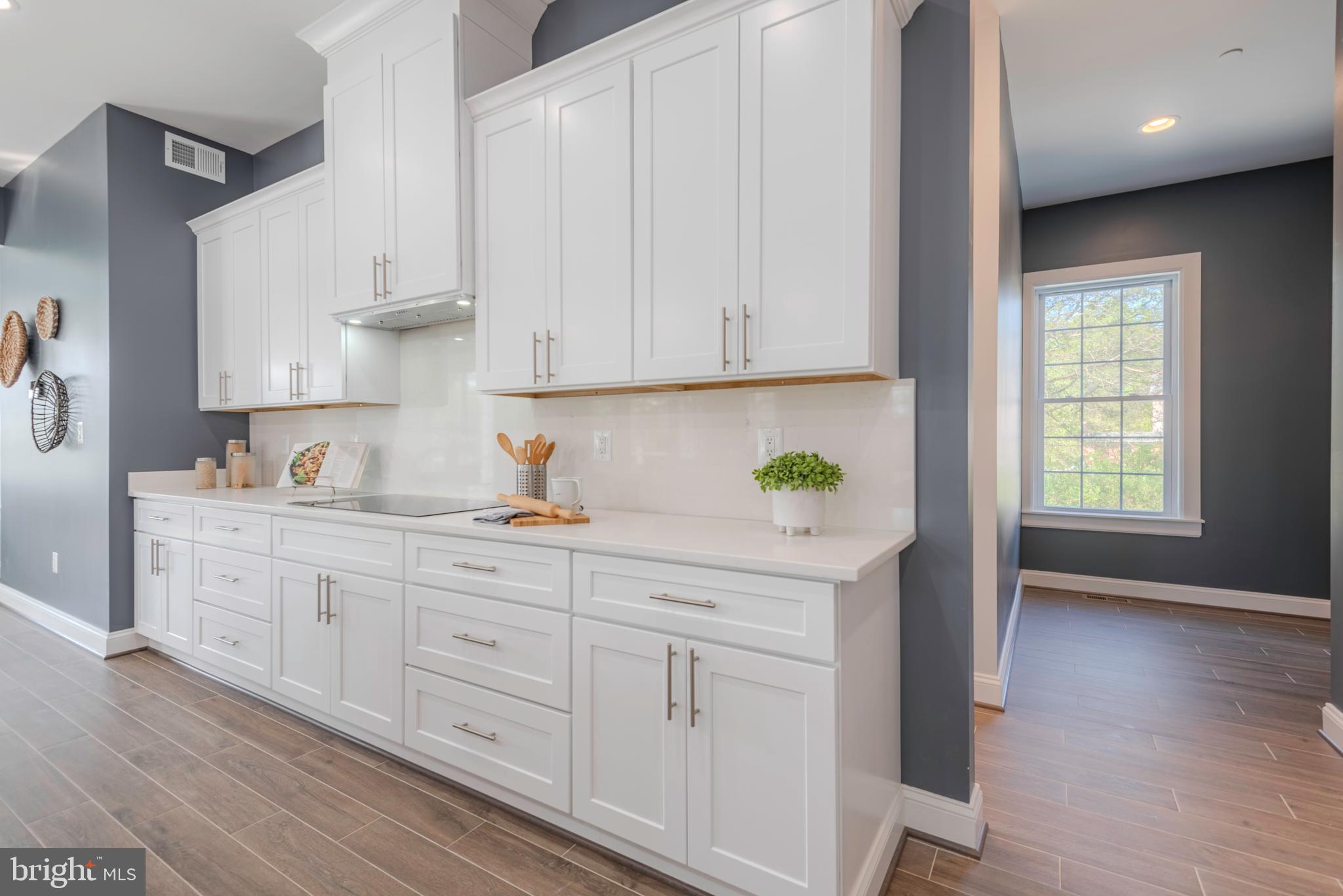 Real estate listing preview #24