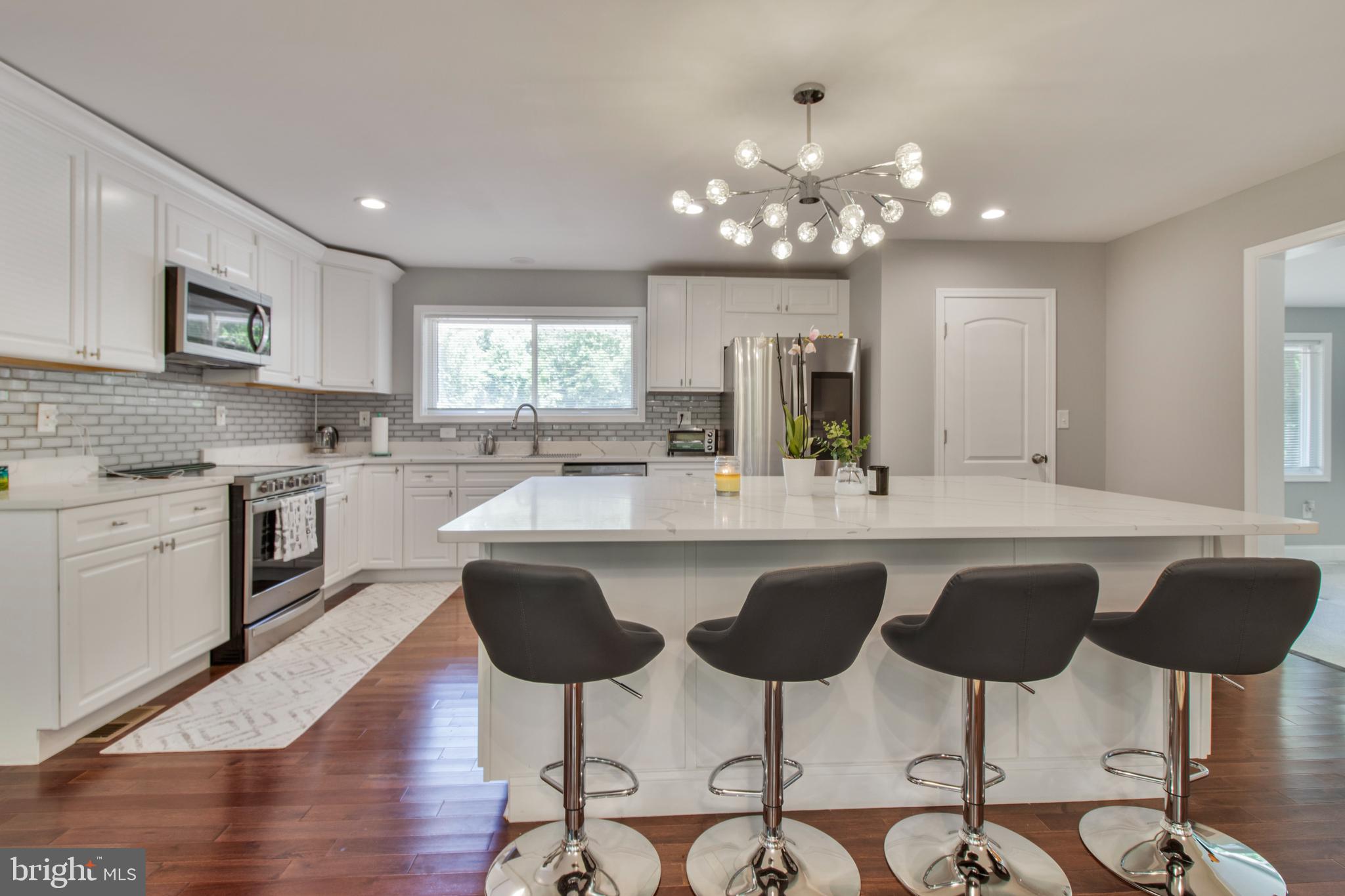 Real estate listing preview #12