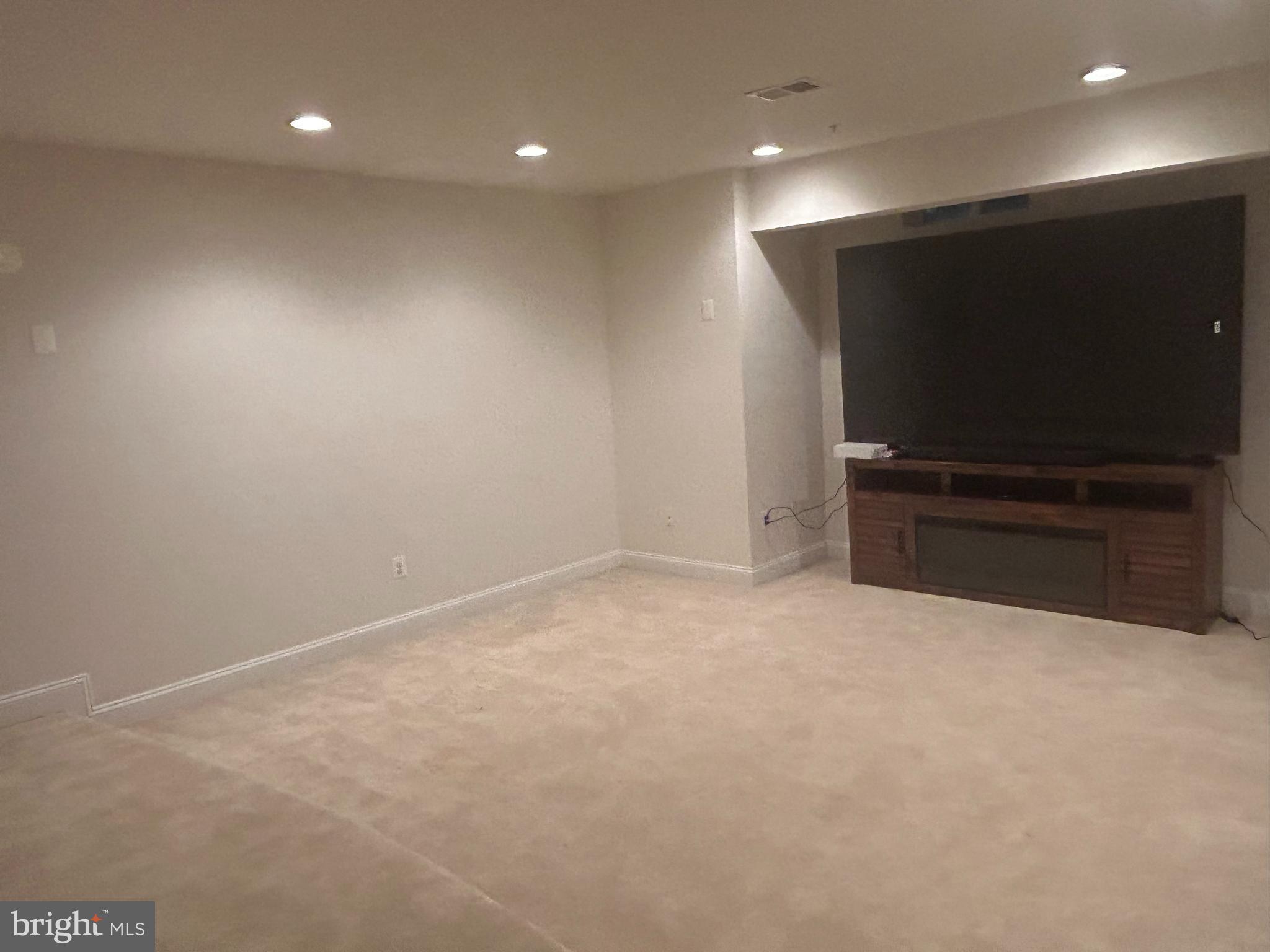 Real estate listing preview #12