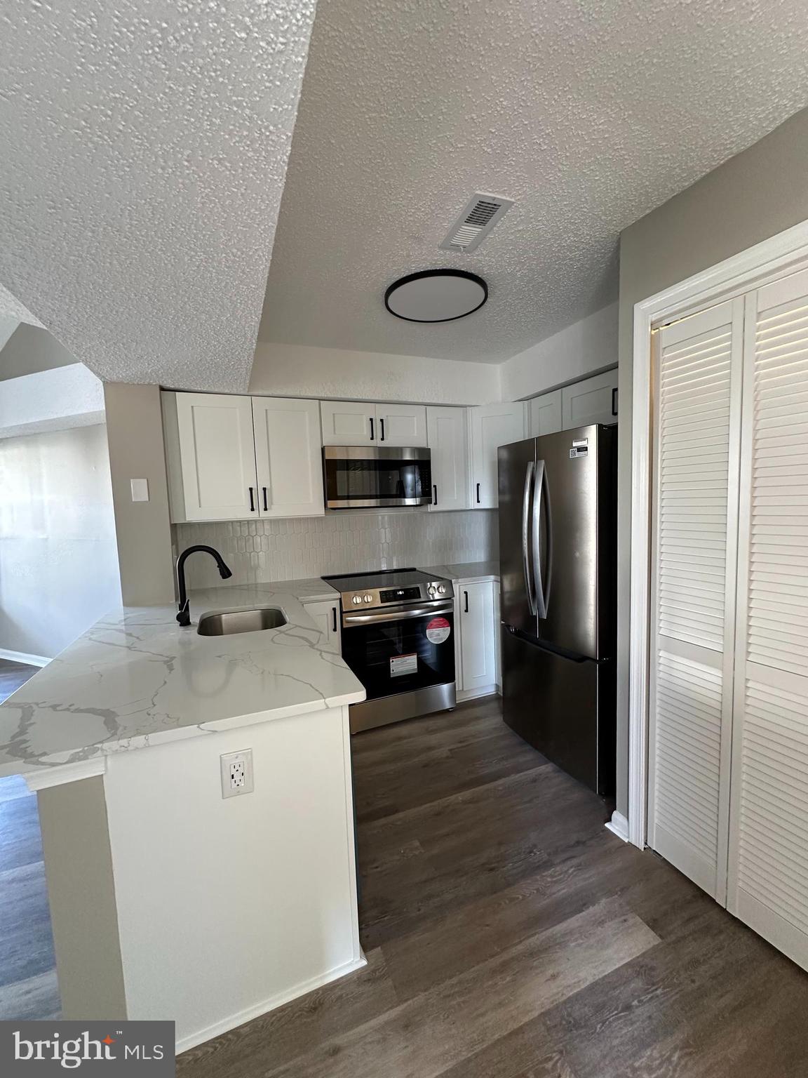 Real estate listing preview #9