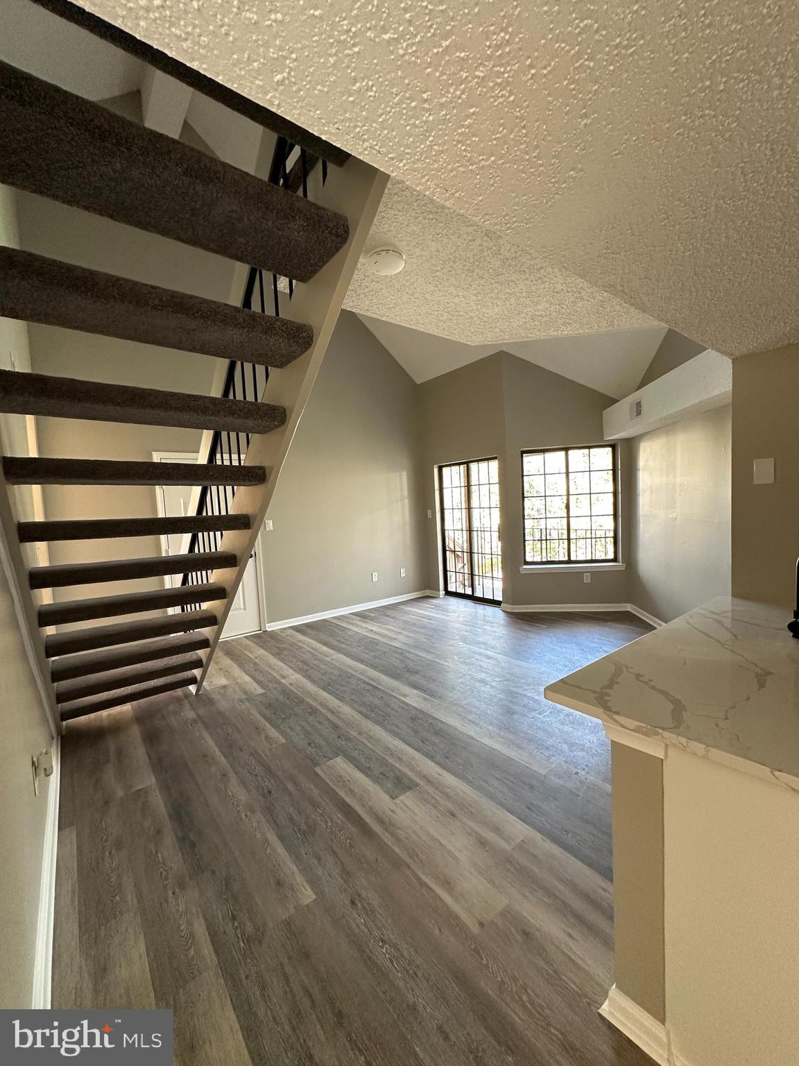 Real estate listing preview #8