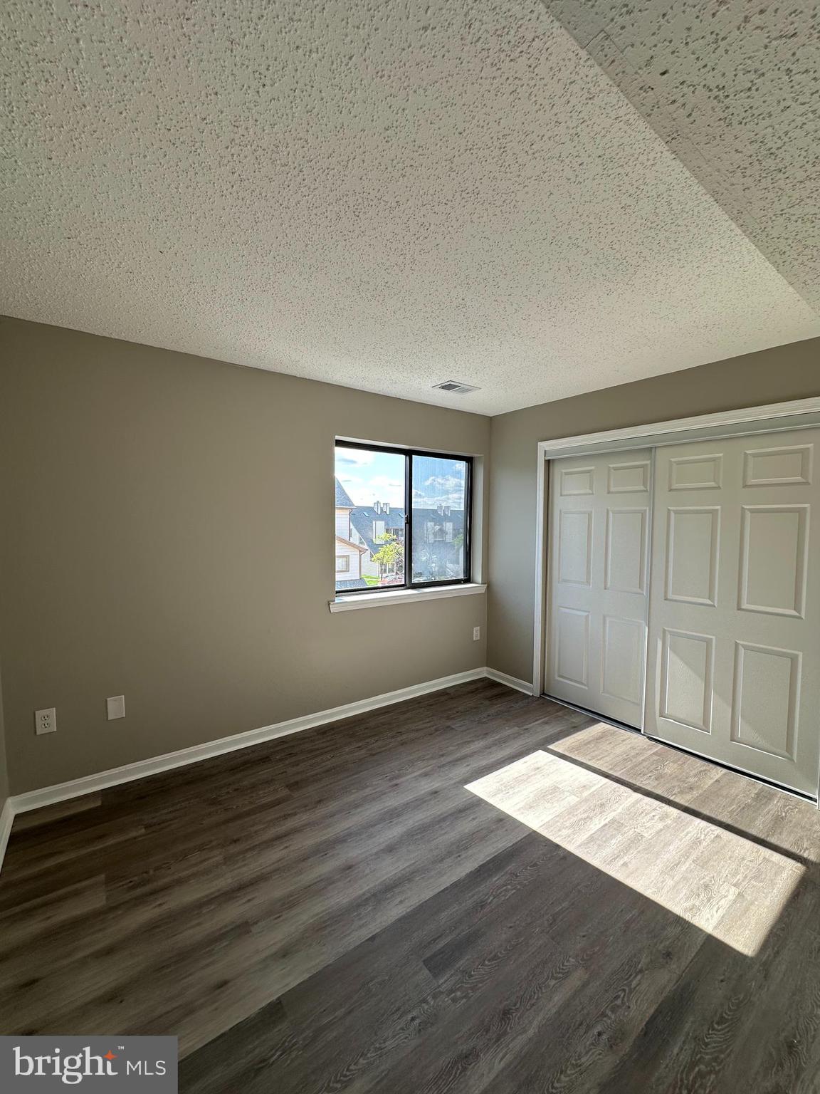 Real estate listing preview #15