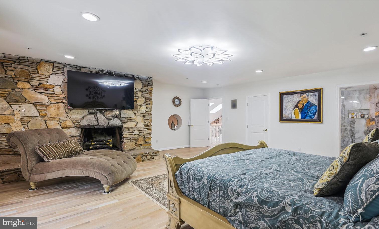 Real estate listing preview #11