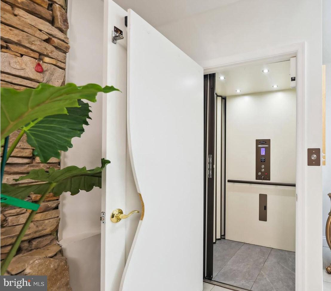 Real estate listing preview #4