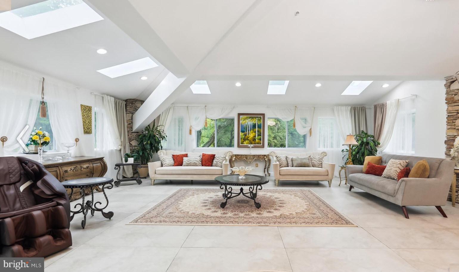 Real estate listing preview #3