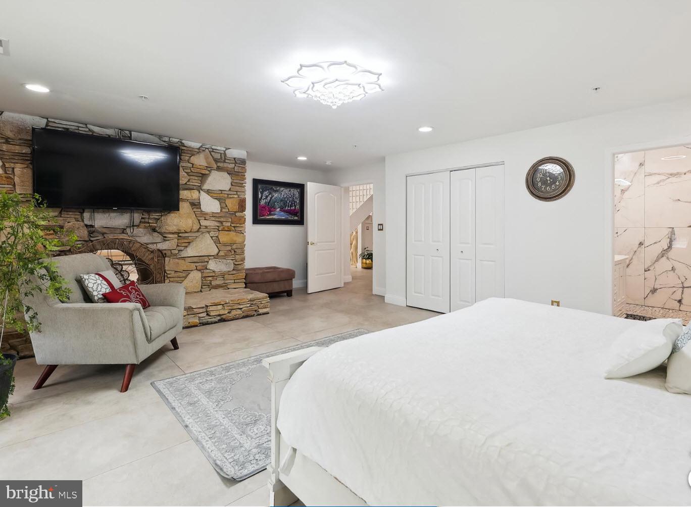 Real estate listing preview #8