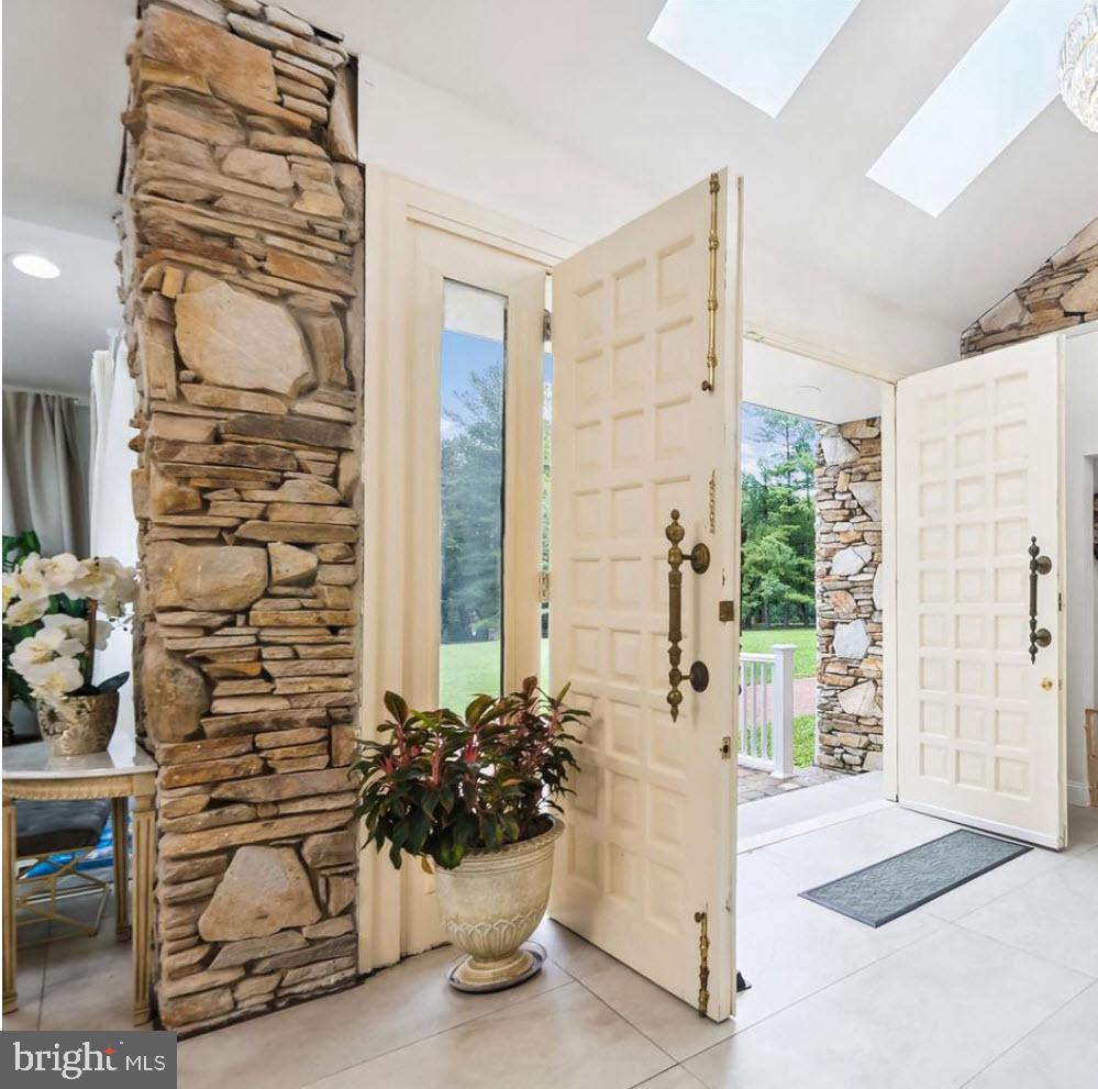 Real estate listing preview #2