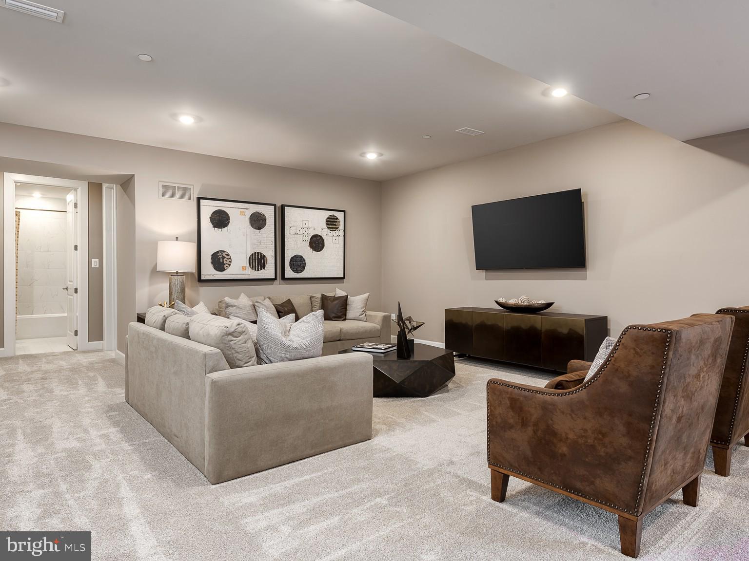 Real estate listing preview #12