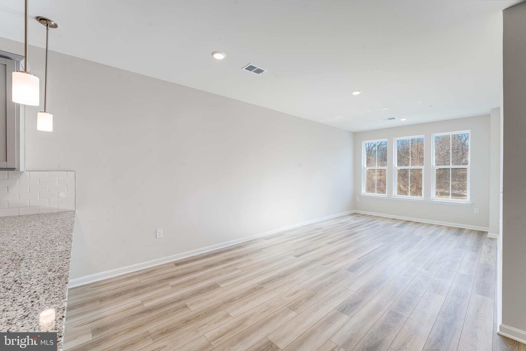 Real estate listing preview #14