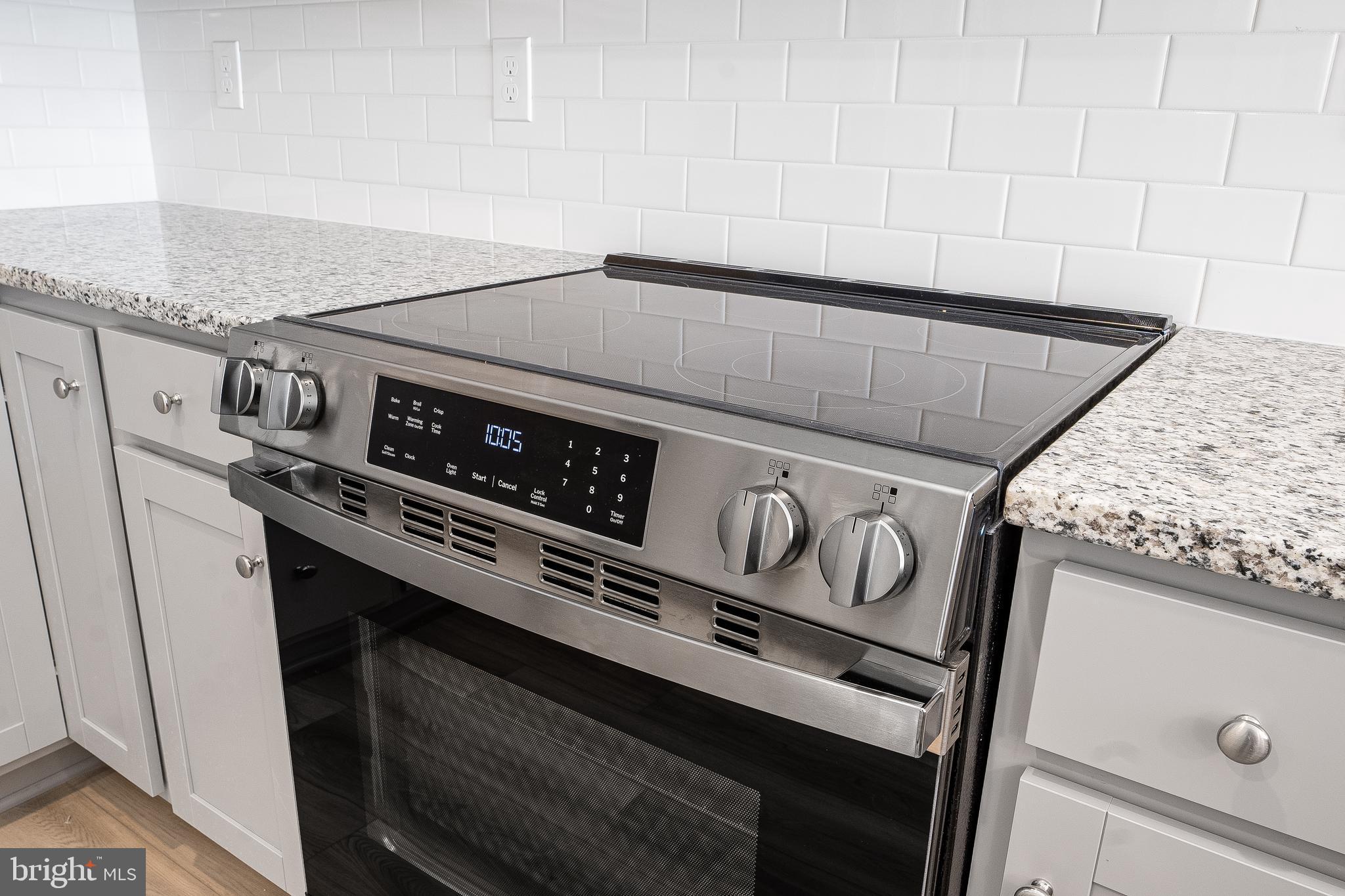 Real estate listing preview #8