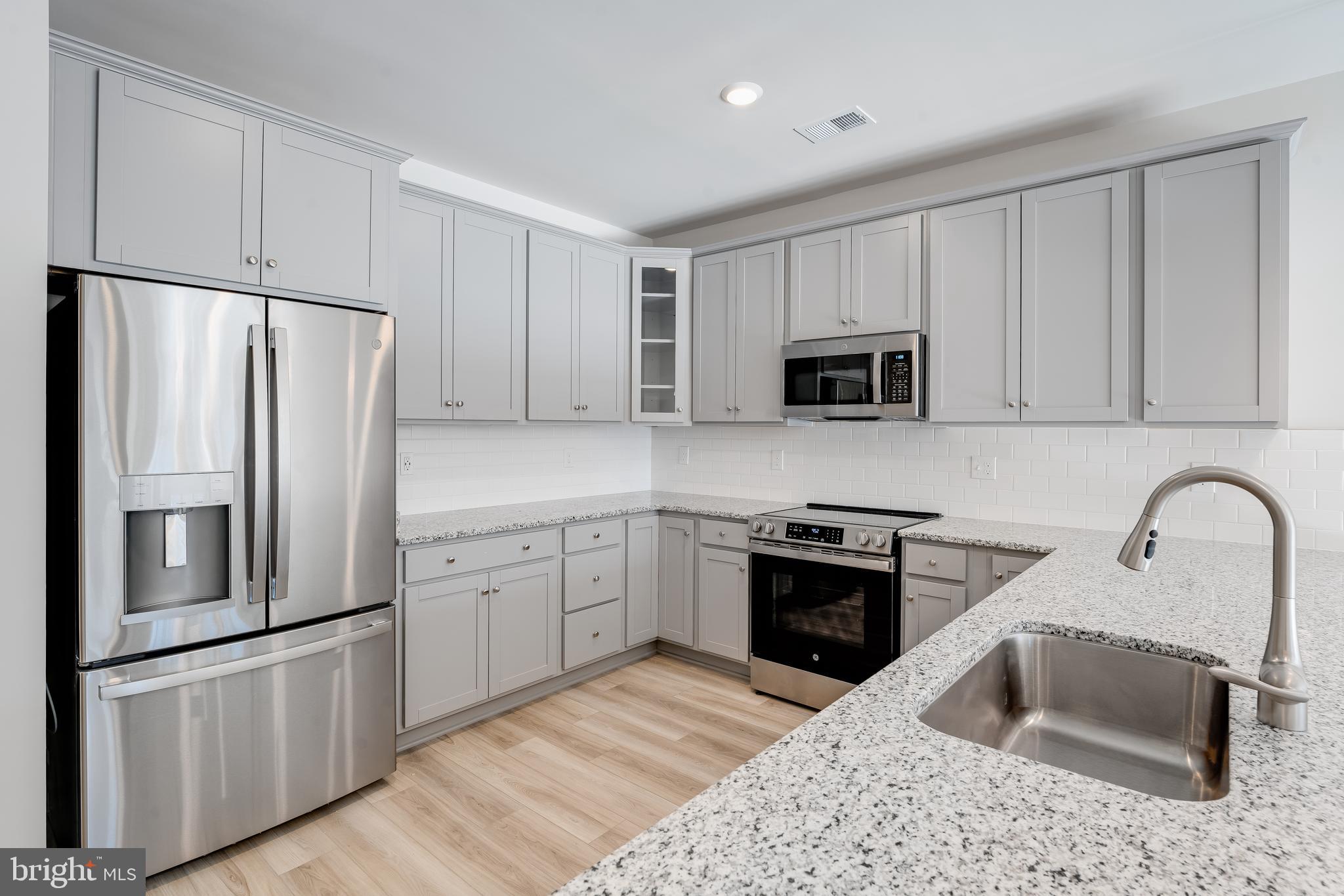 Real estate listing preview #3