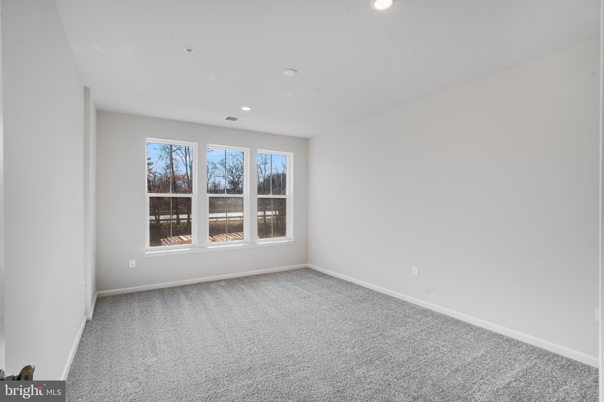 Real estate listing preview #14