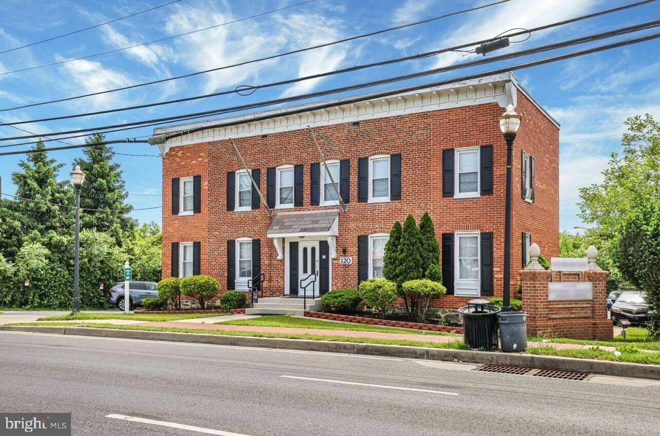 Real estate listing preview #3