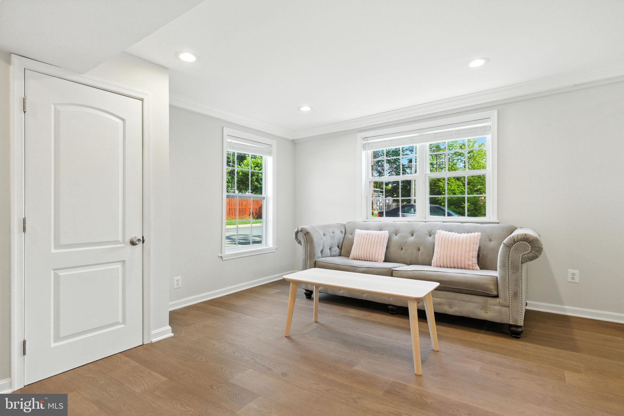 Real estate listing preview #8