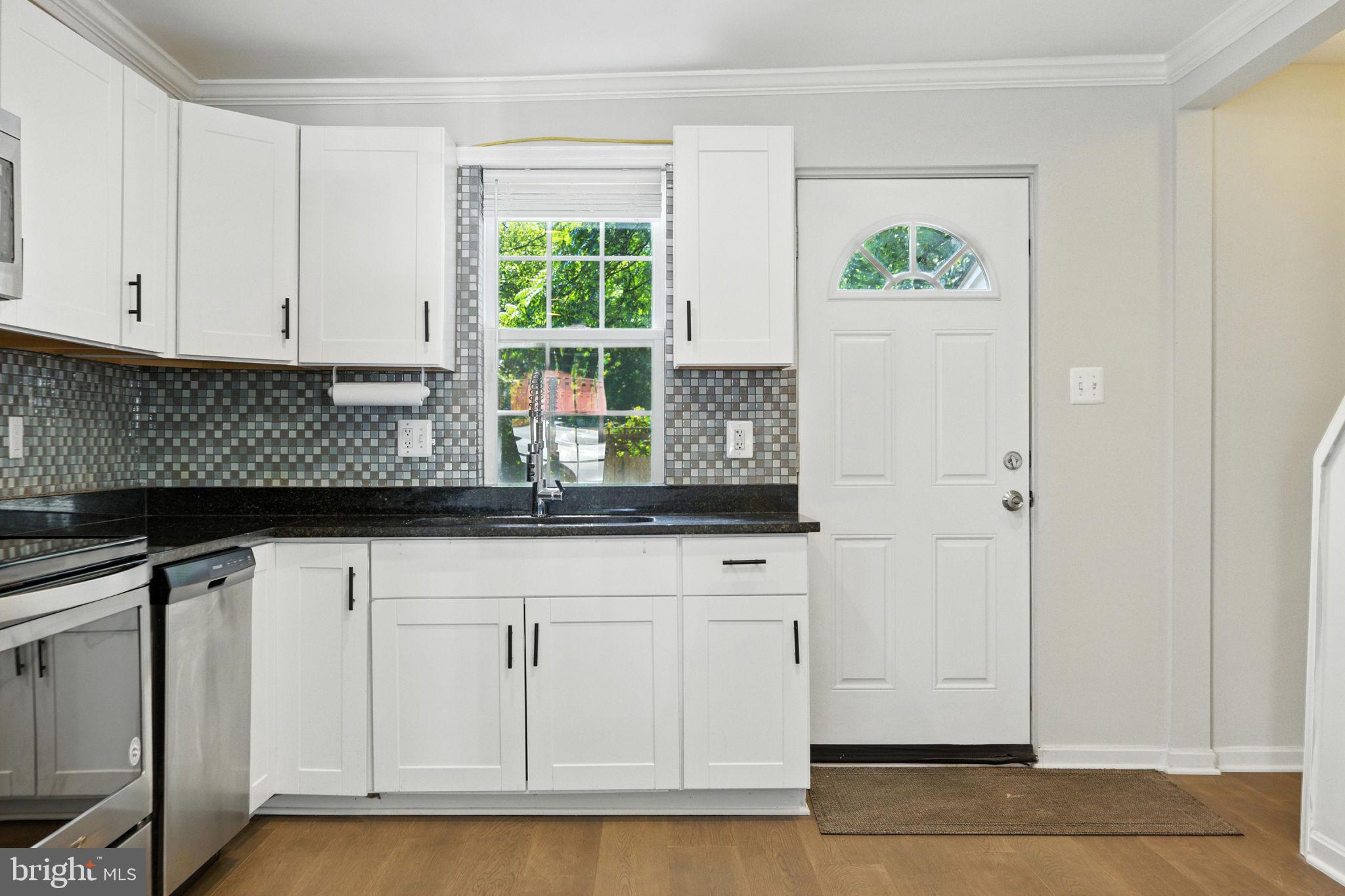 Real estate listing preview #14