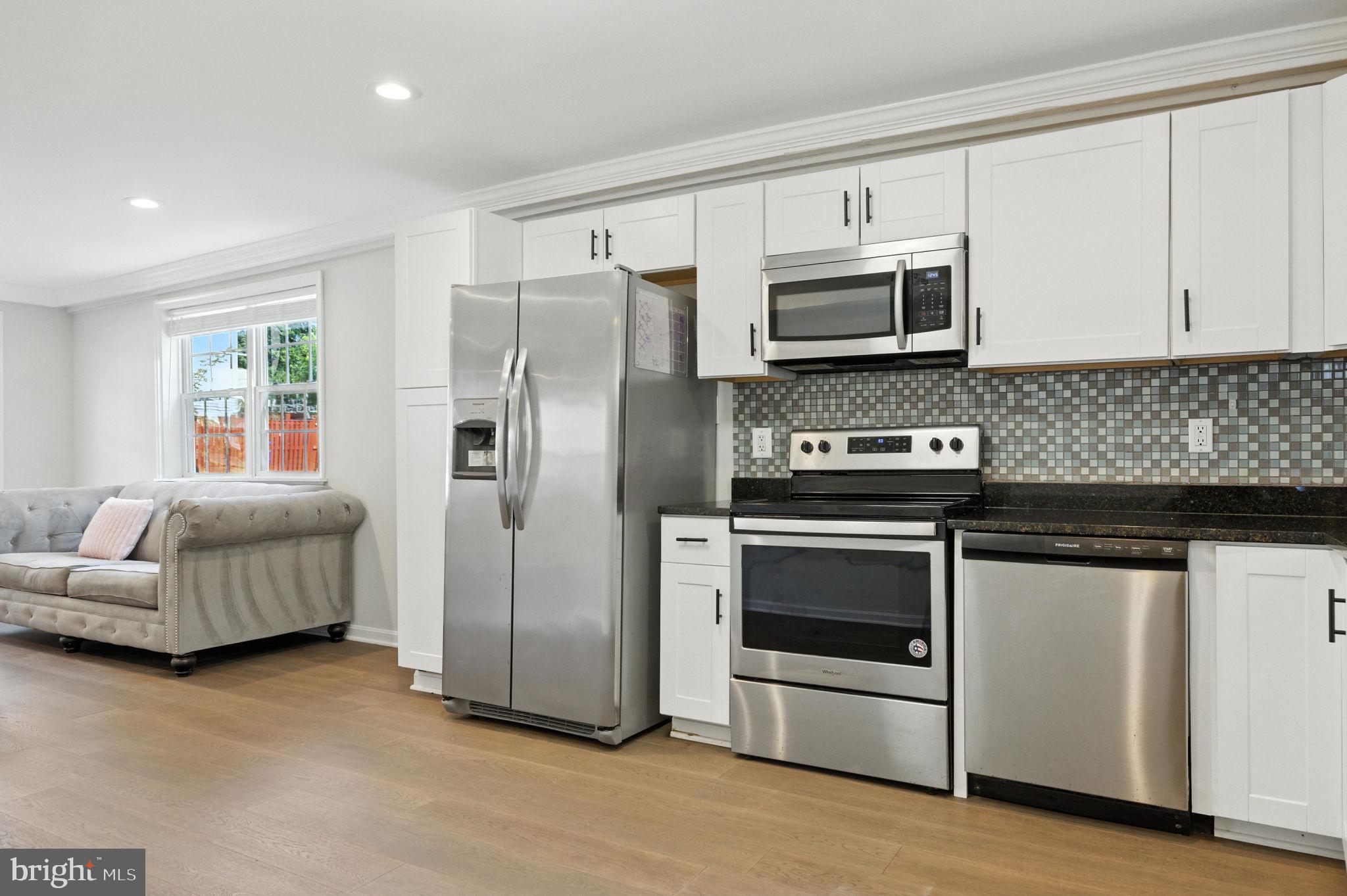 Real estate listing preview #12