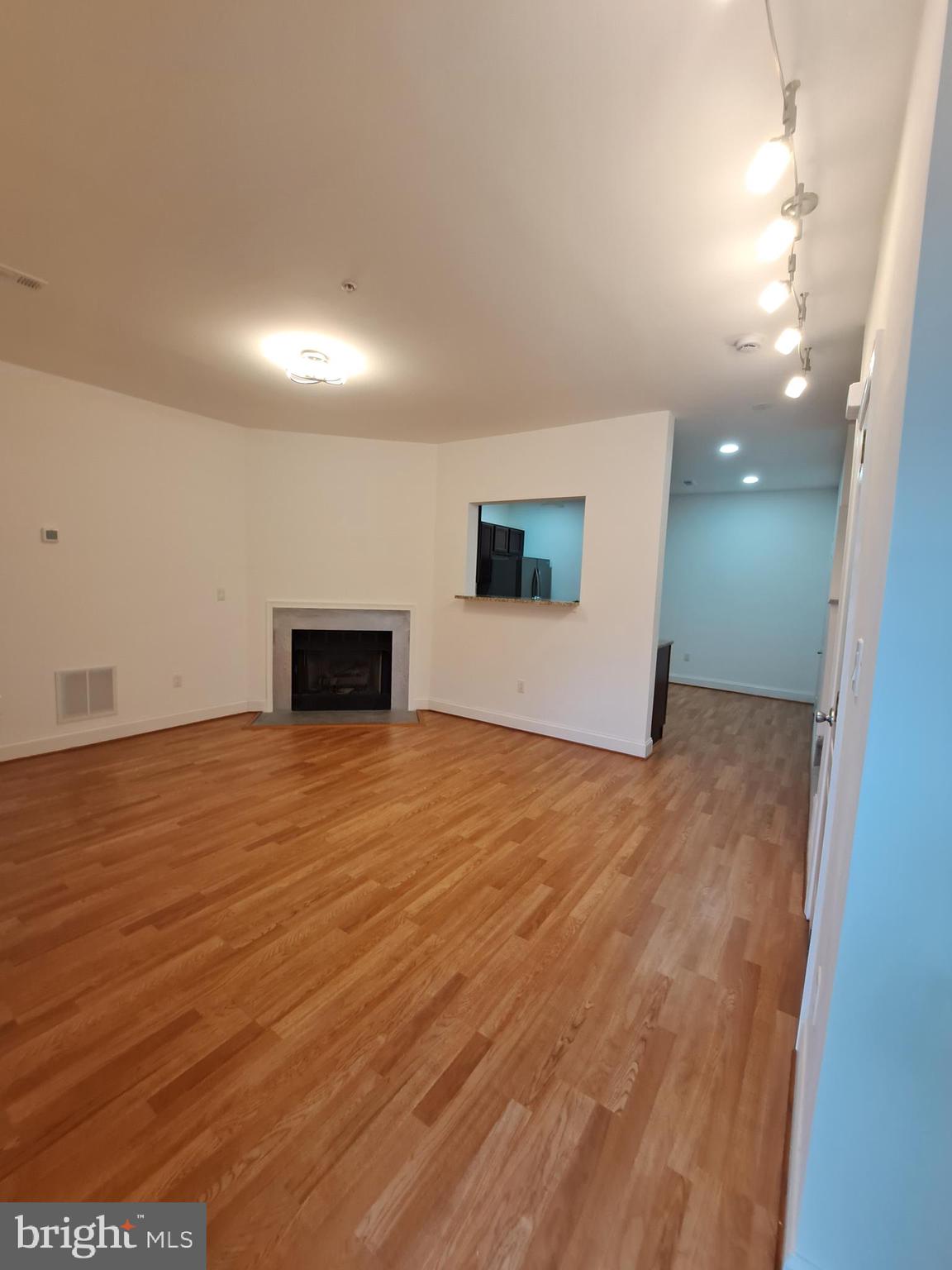 Real estate listing preview #11