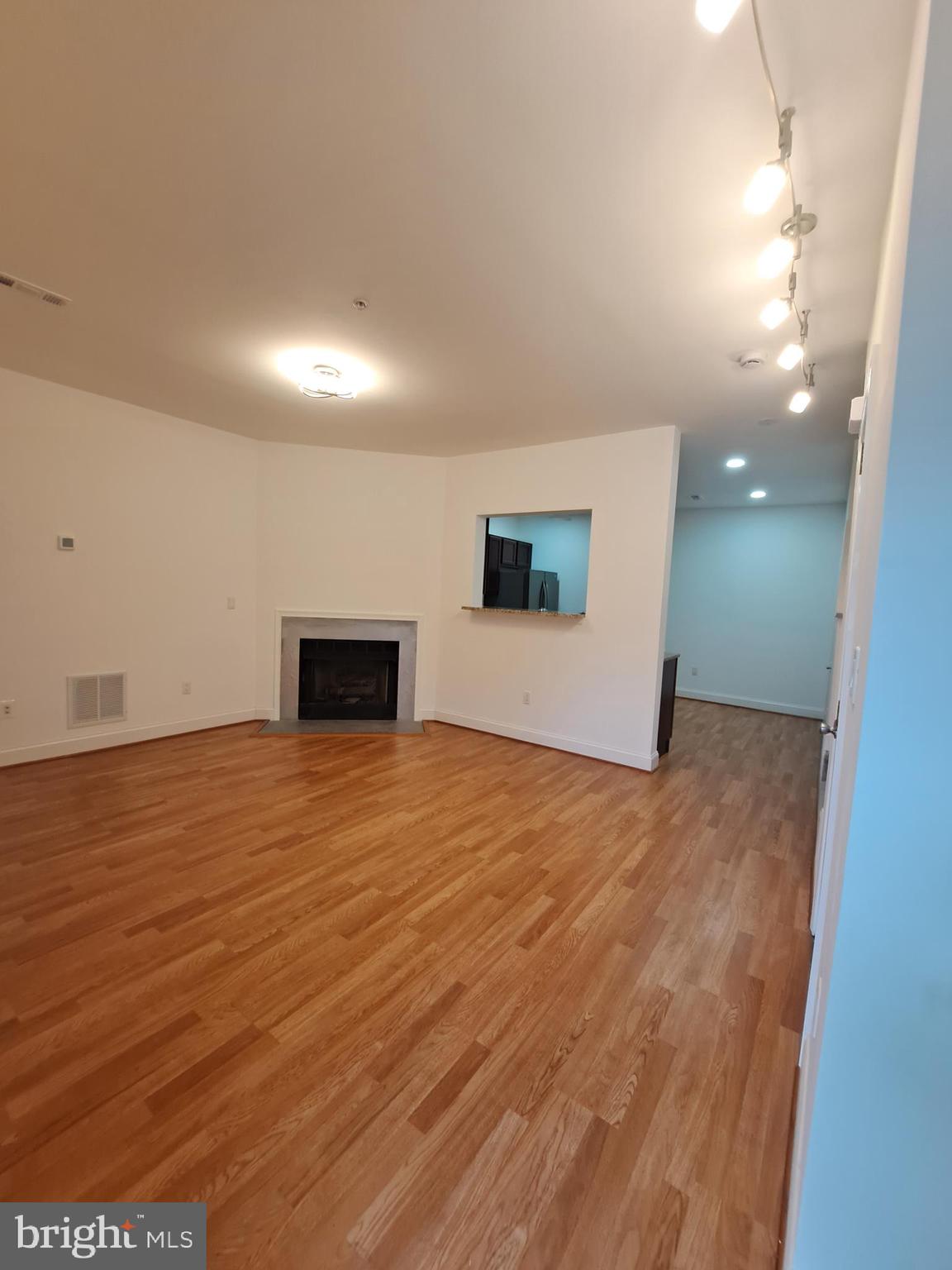 Real estate listing preview #9