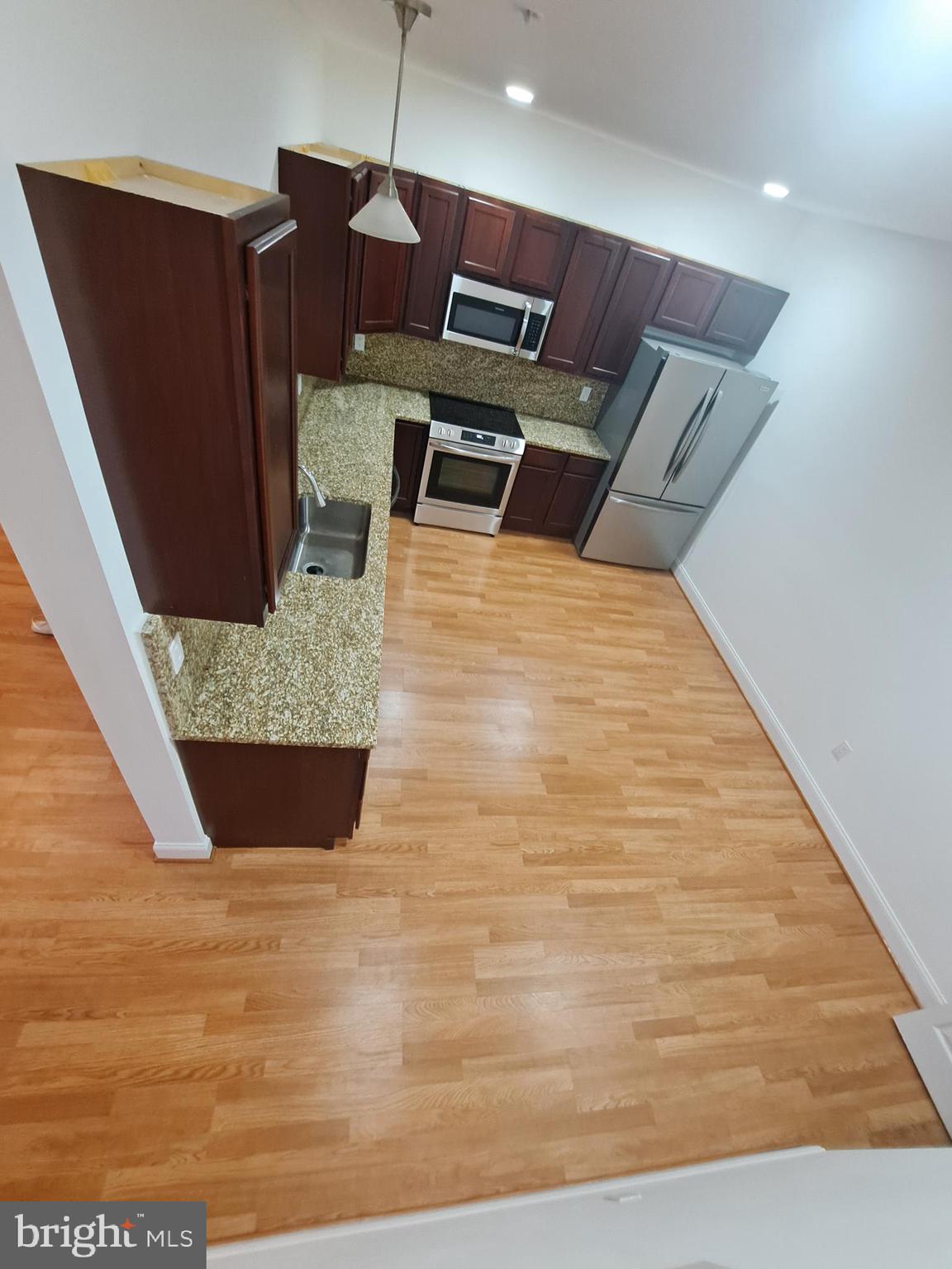 Real estate listing preview #8