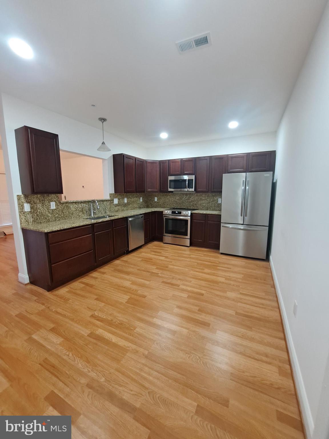 Real estate listing preview #7