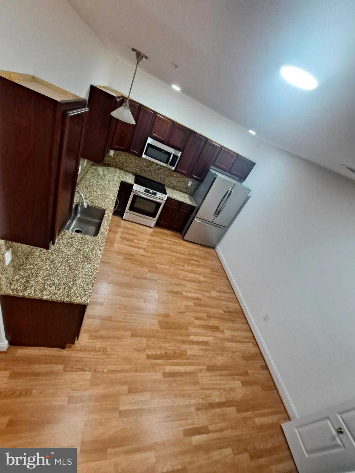 Real estate listing preview #12