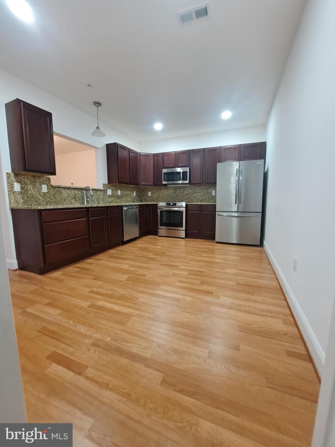 Real estate listing preview #13
