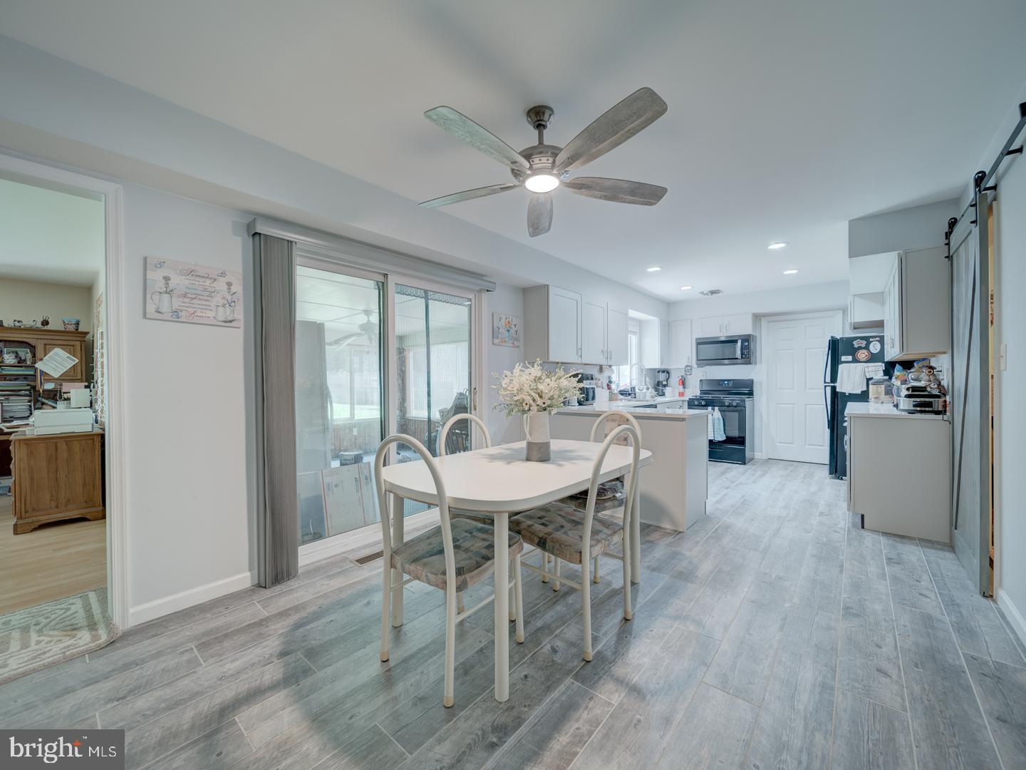 Real estate listing preview #14