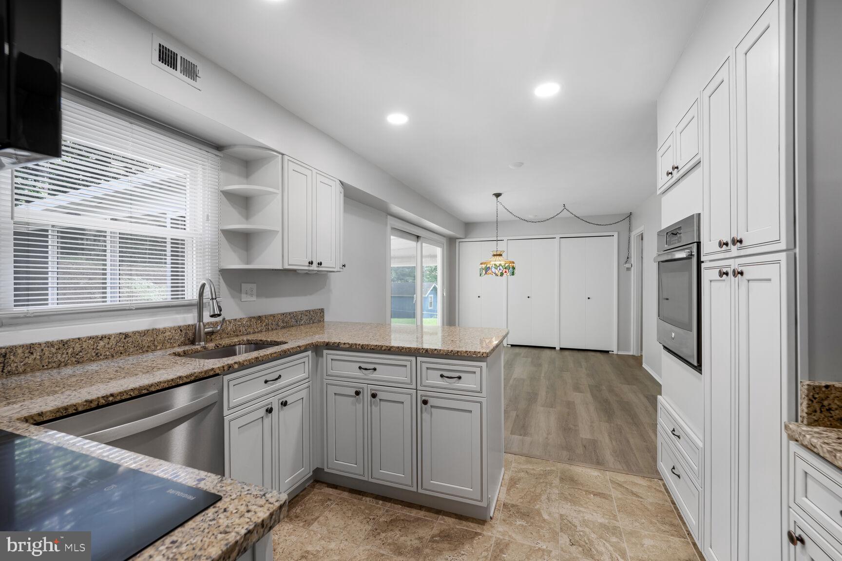 Real estate listing preview #14