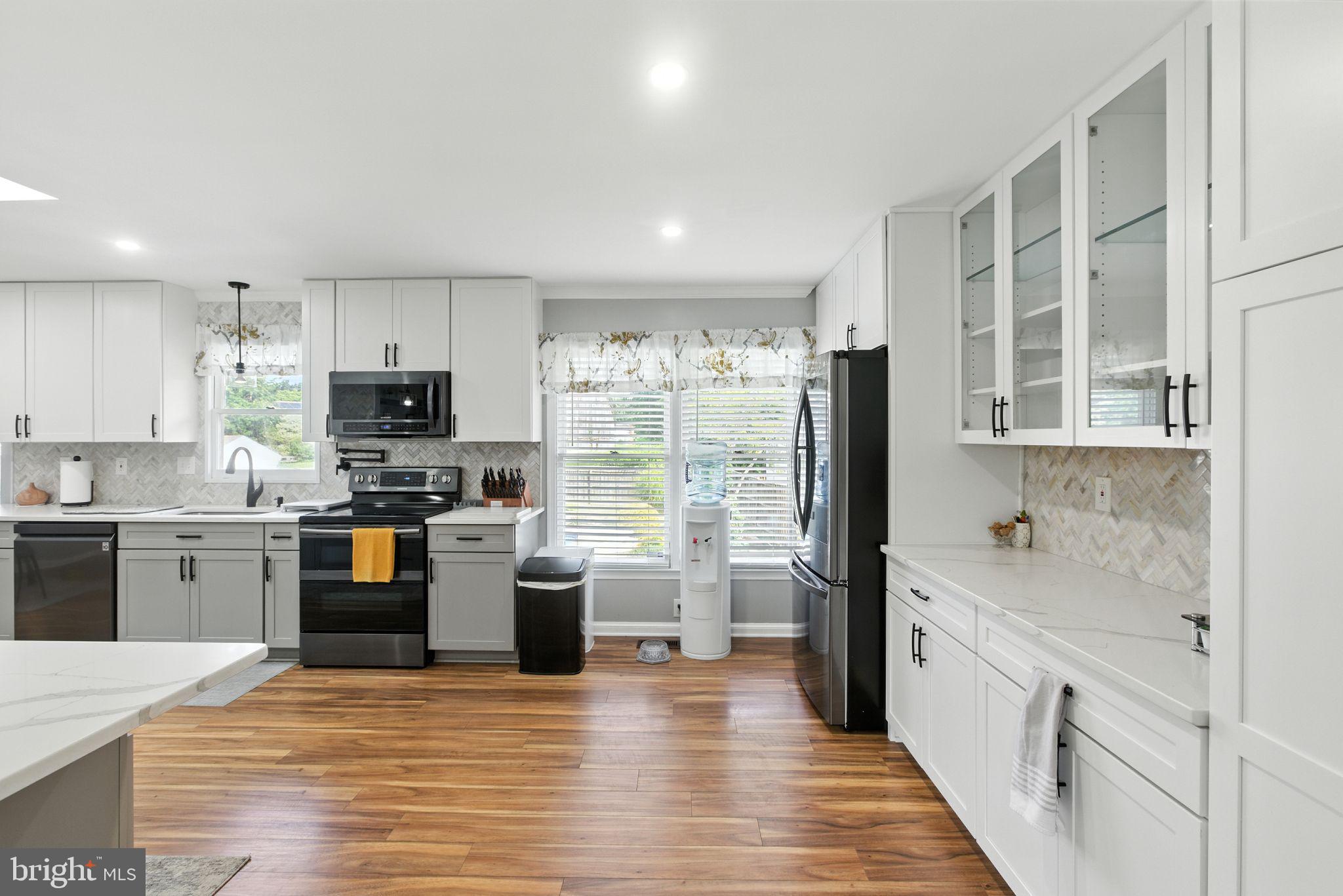 Real estate listing preview #14