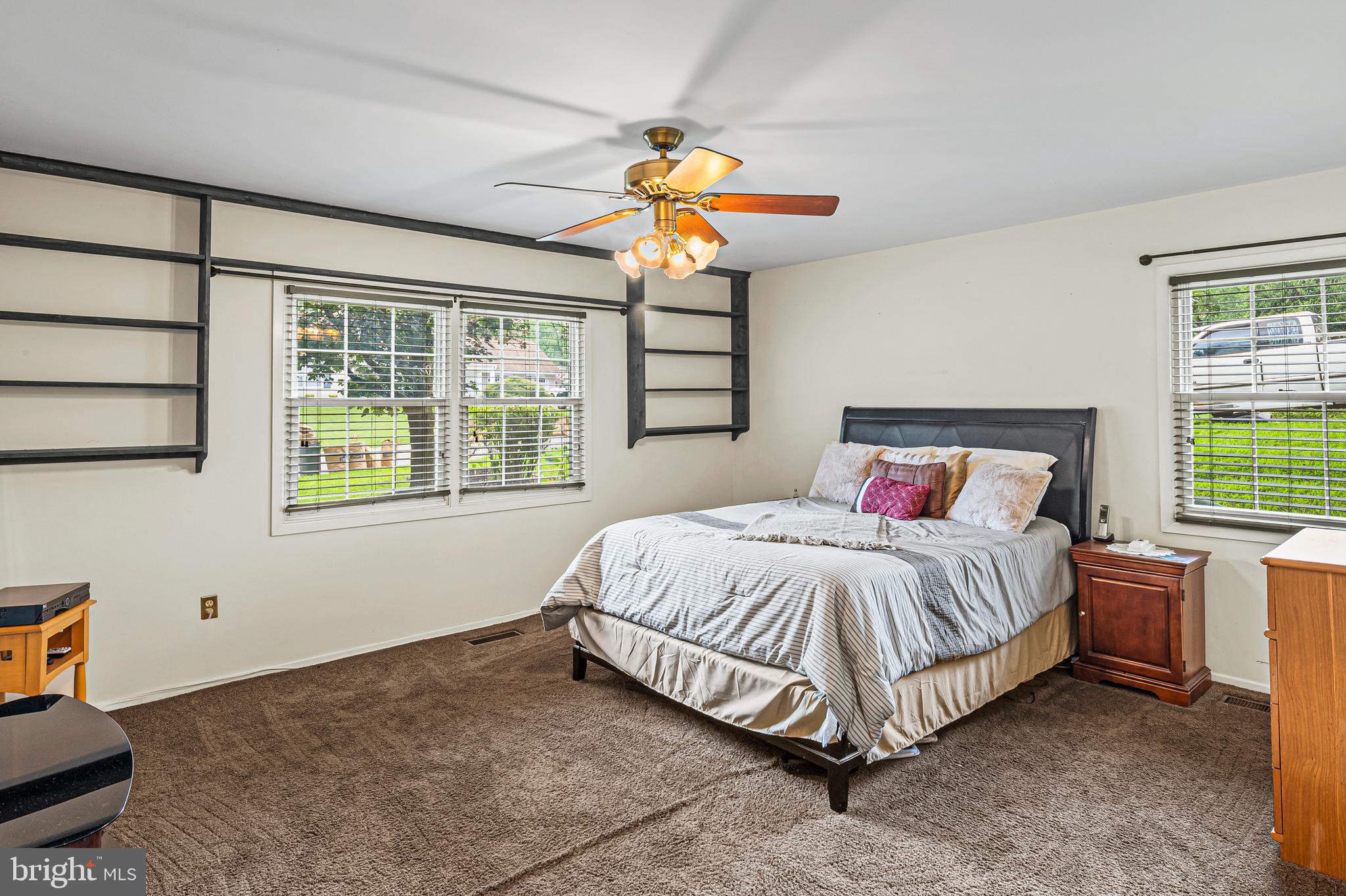 Real estate listing preview #16