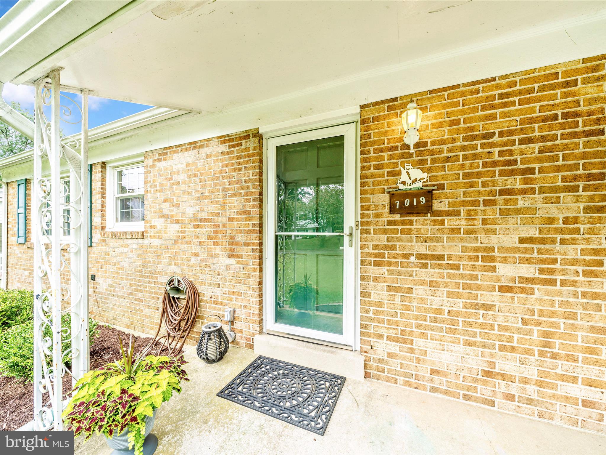 Real estate listing preview #2