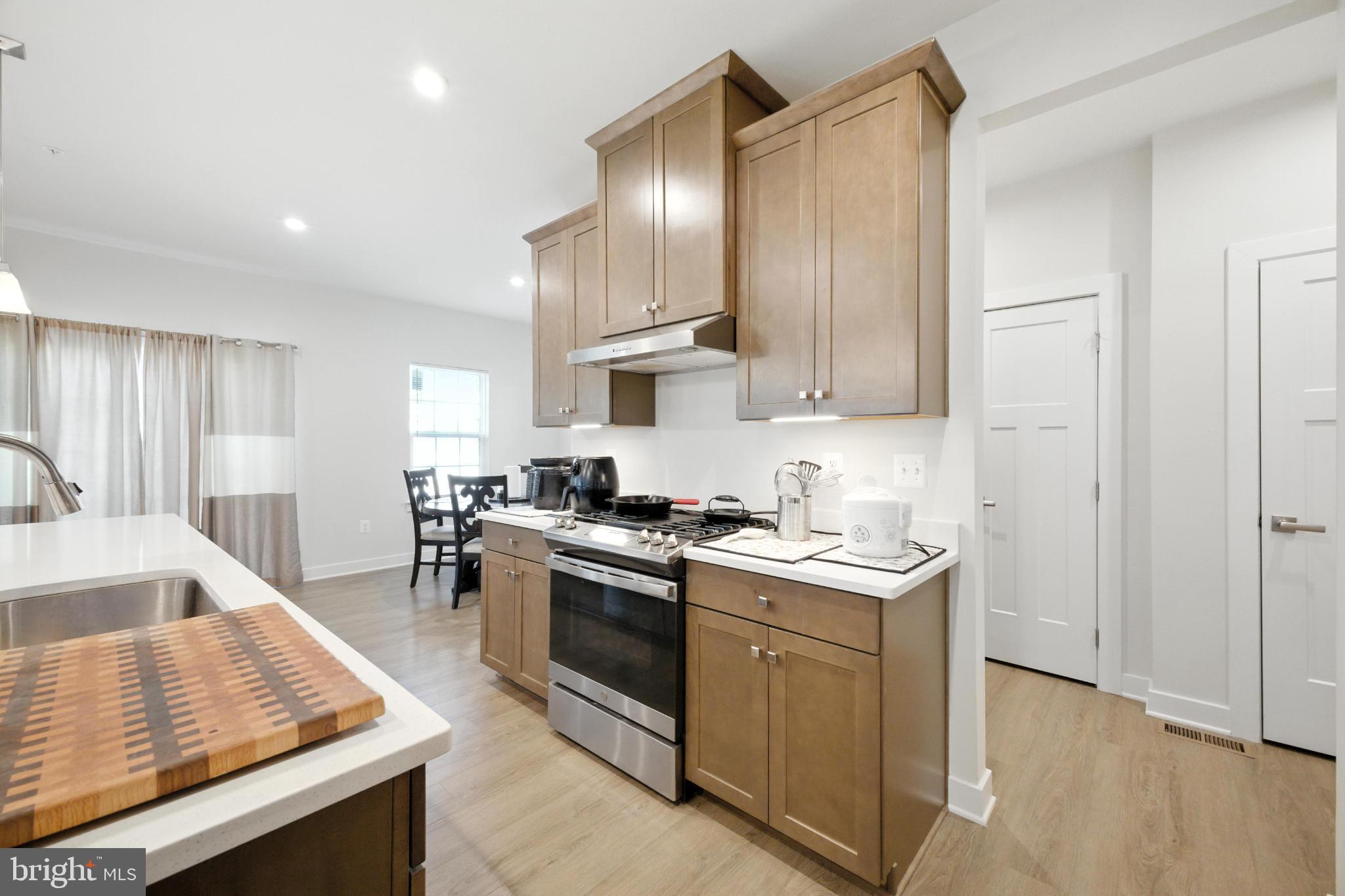 Real estate listing preview #6