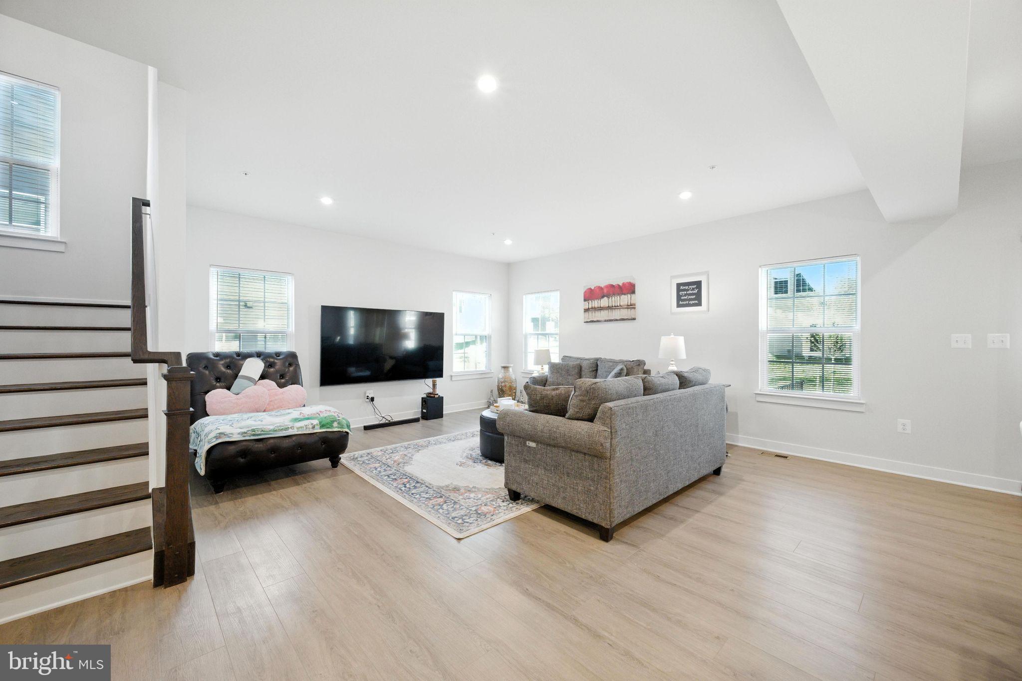 Real estate listing preview #9