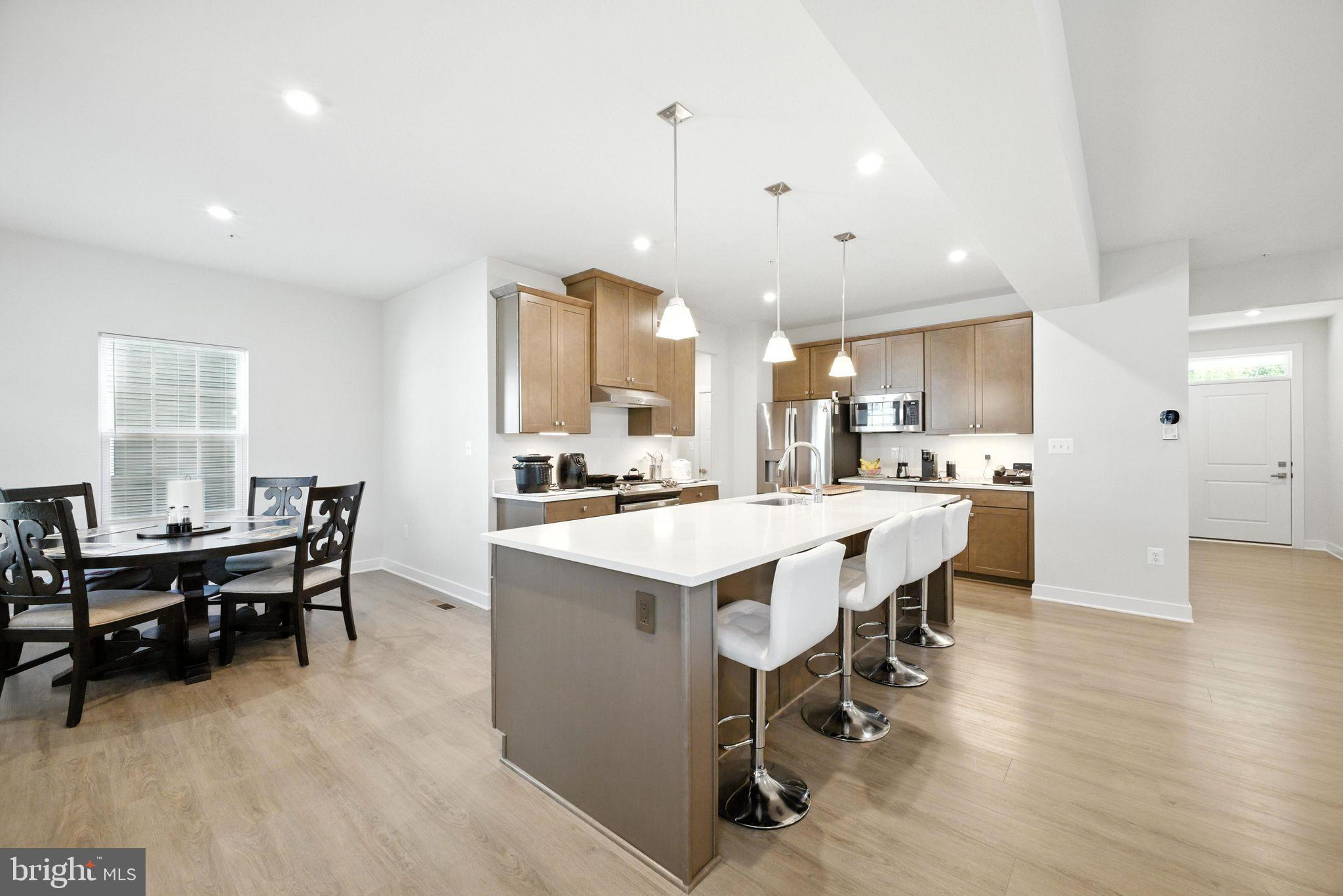 Real estate listing preview #8