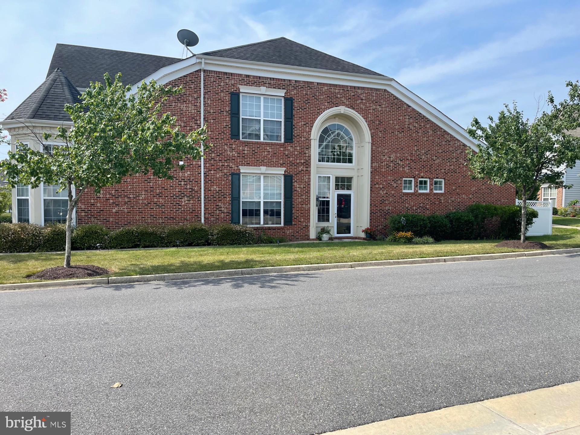 Real estate listing preview #1